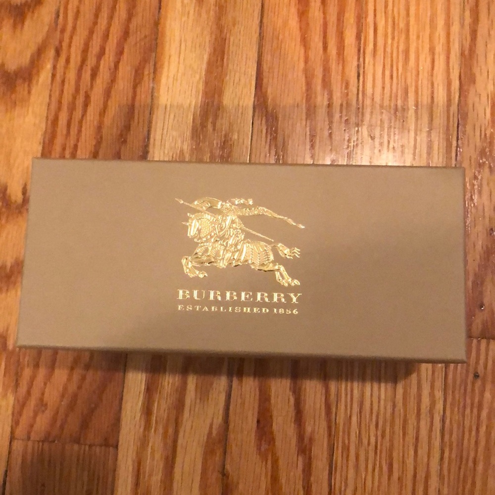 Burberry sunglass box